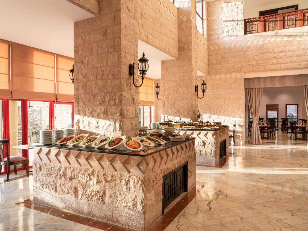 Movenpic Nabatean Castle restaurant.jpg
