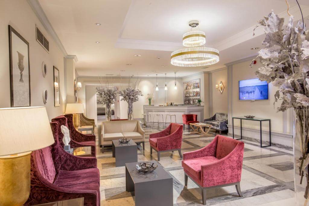 hotel della reception.jpg