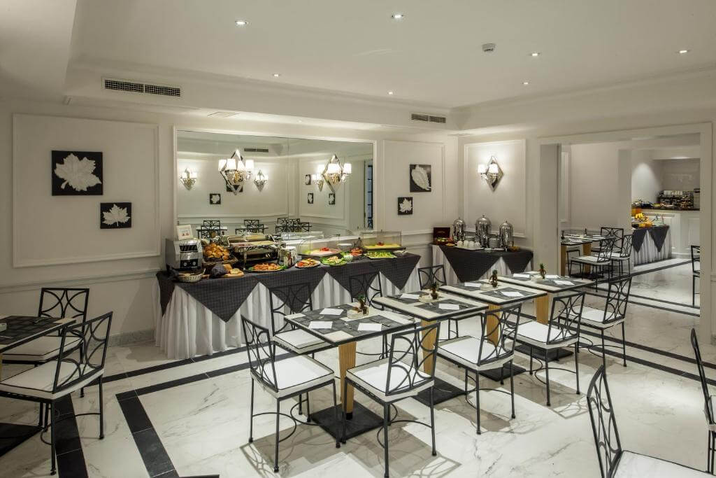 hotel della breakfast room.jpg