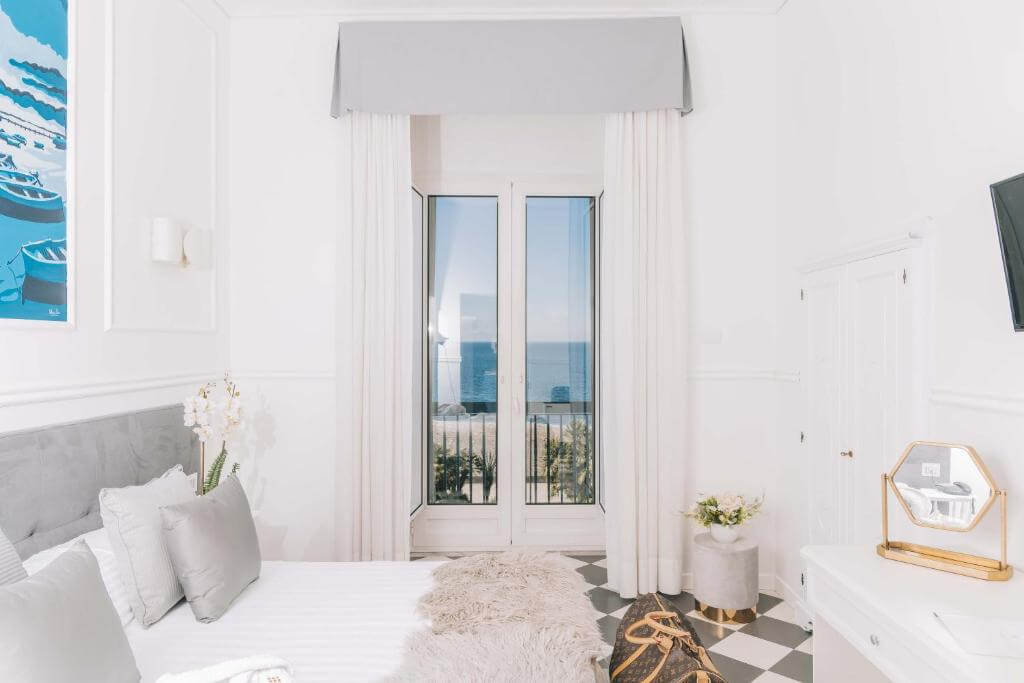 stabia hotel bedroom 2.jpg