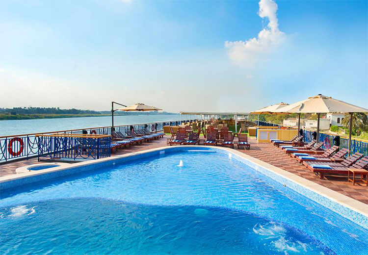 Amwaj Living Stone swimming pool.jpg