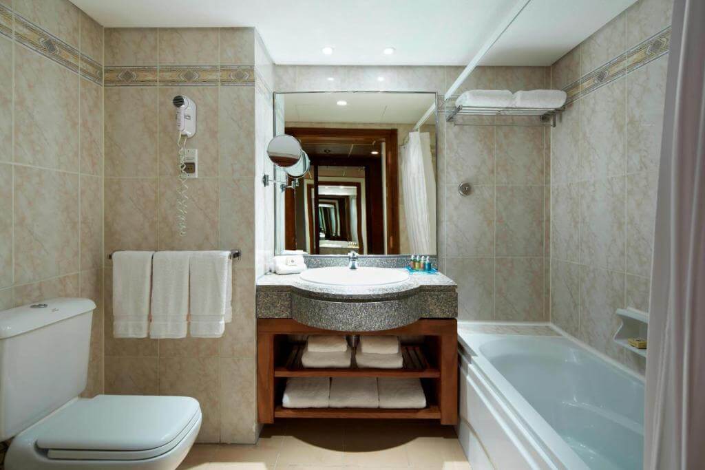 MARRIOTT HURGHADA BATHROOM.jpg