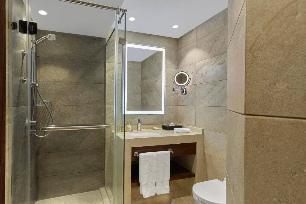 rameses hilton bathroom.jpg
