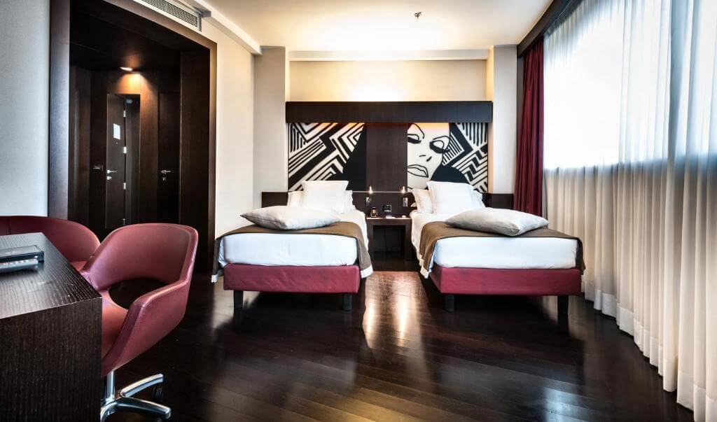 Crowne Plaza Milan City bedroom 2.jpg