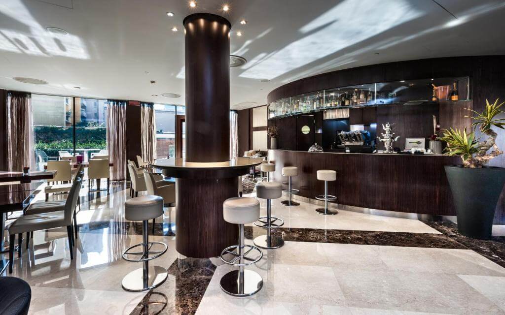 Crowne Plaza Milan City bar.jpg