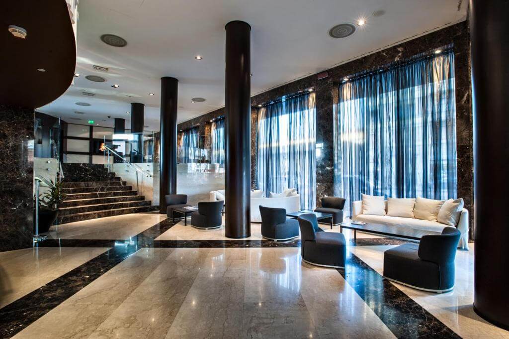 Crowne Plaza Milan City lobby.jpg