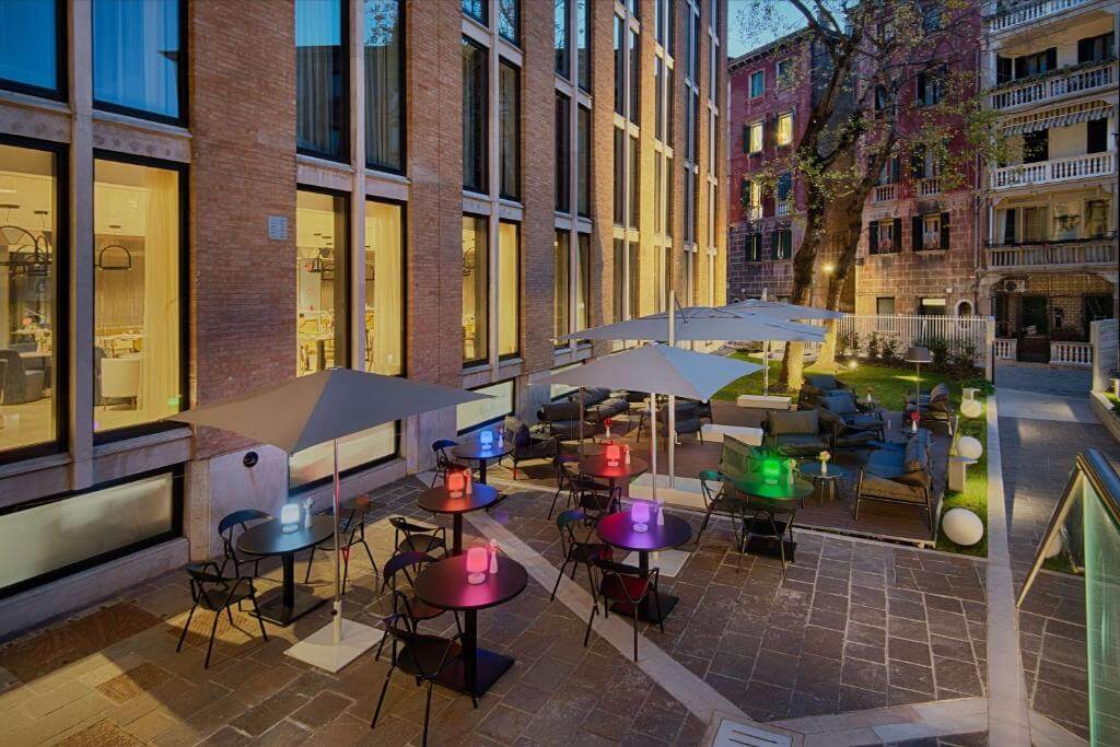Hotel NH Venezia Rio Novo Cafe.jpg