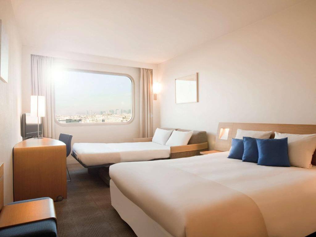 novotel tour eiffel bedroom 2.jpg