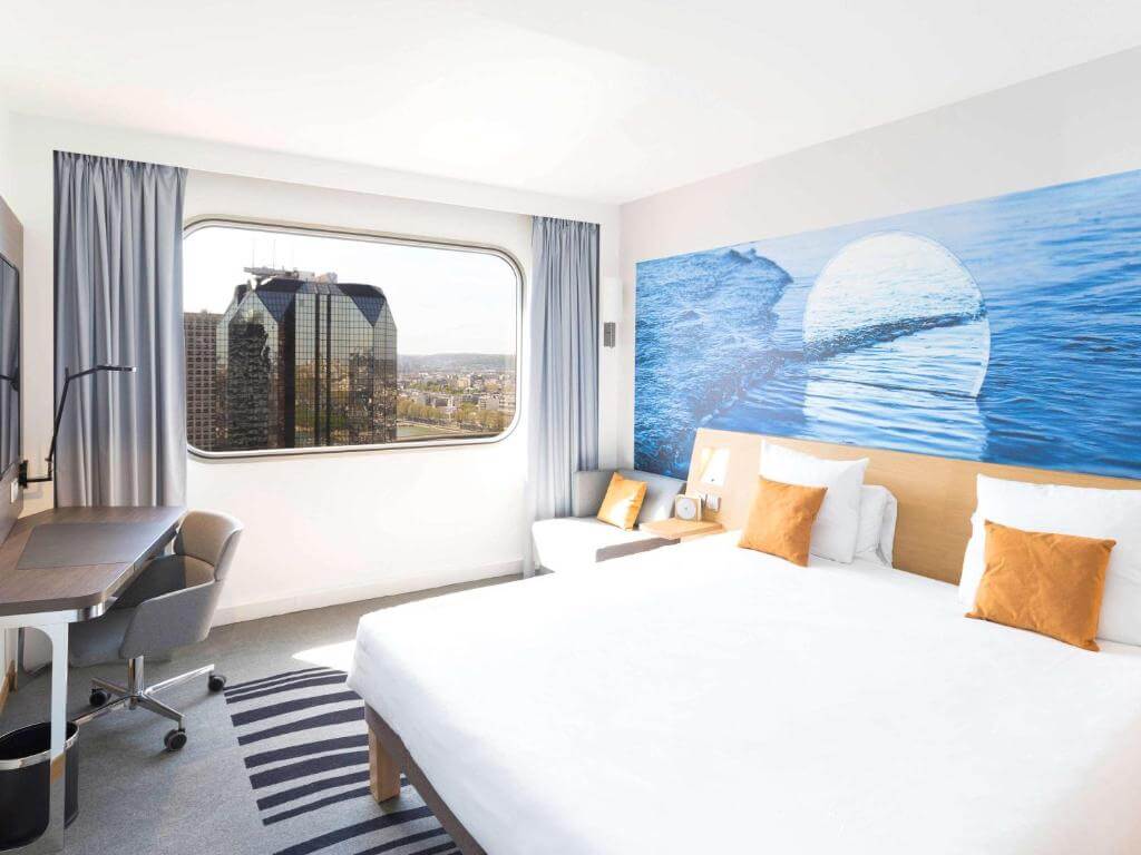 novotel toureiffel bedroom.jpg