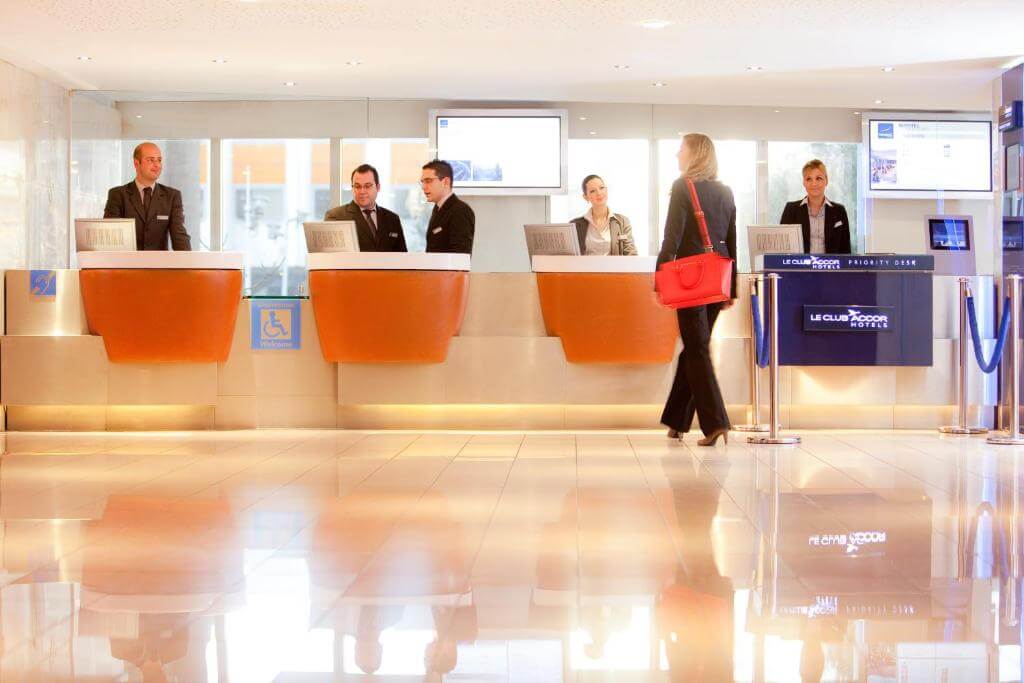 novotel tour eiffel reception.jpg