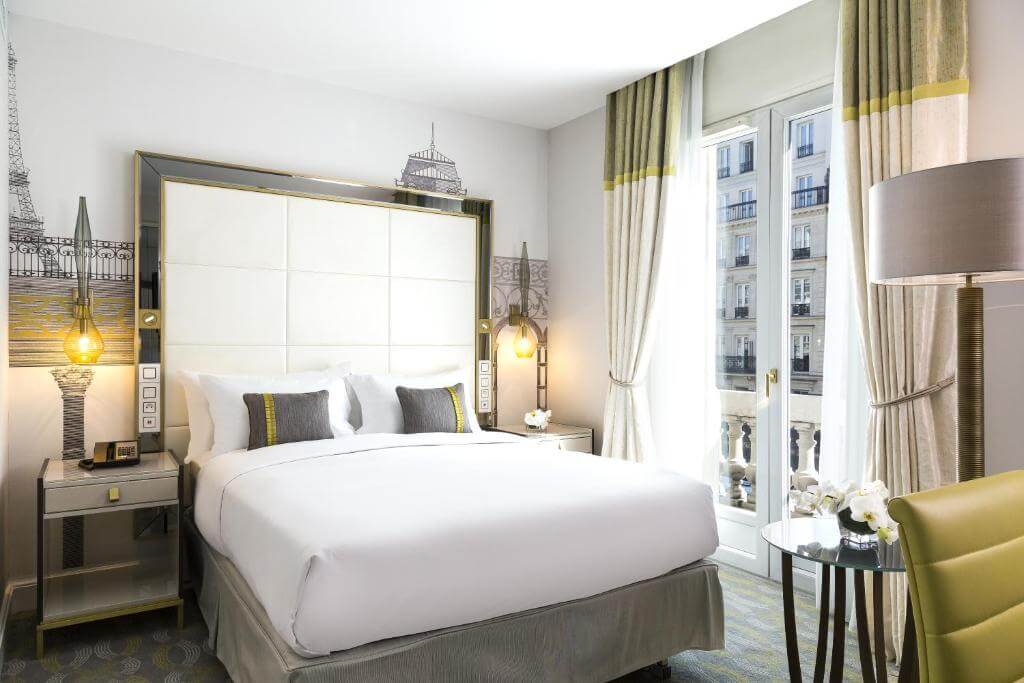 Hilton Paris Opera bedroom.jpg