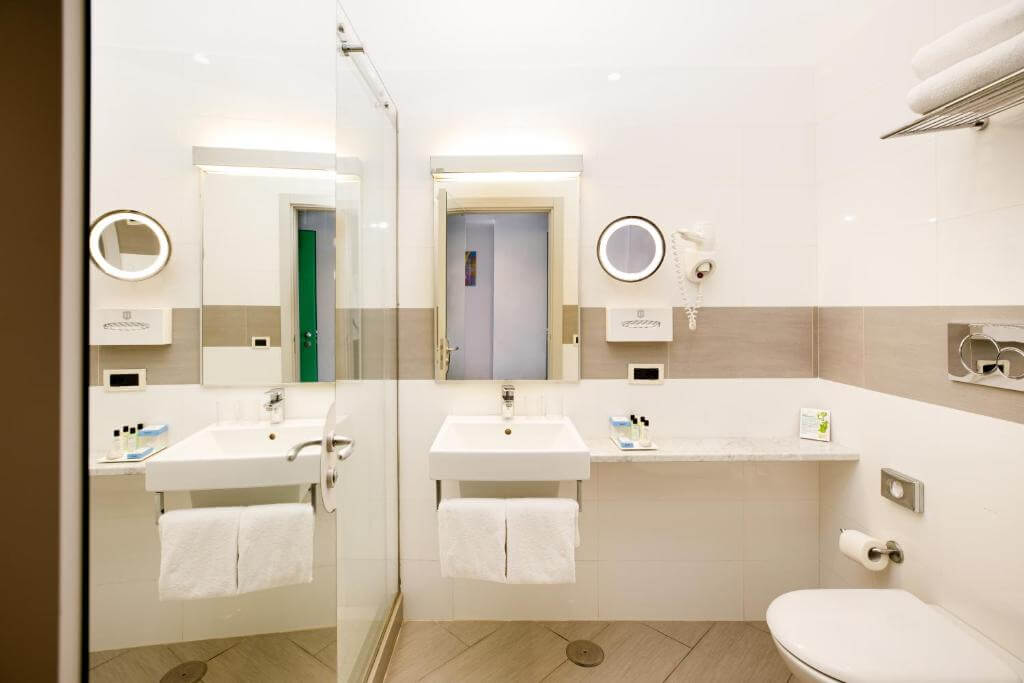 art paradiso sorrento bathroom.jpg