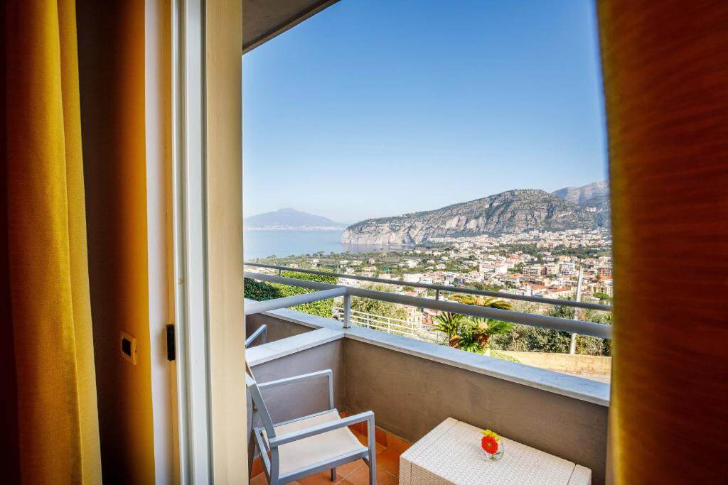 art paradiso sorrento bedroom 2.jpg