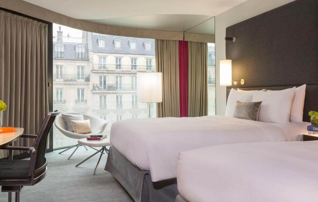 renaissance arc paris bedroom2.jpg