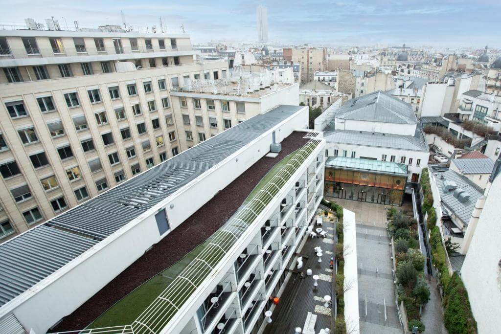 renaissance arc paris courtyard.jpg