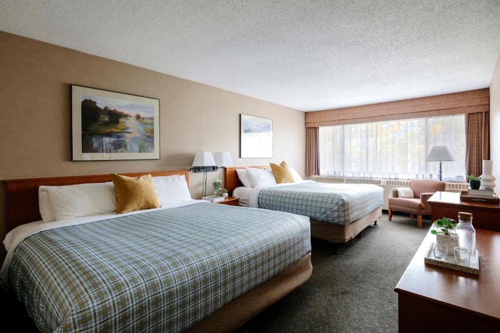 Lobstick lodge 2.jpg