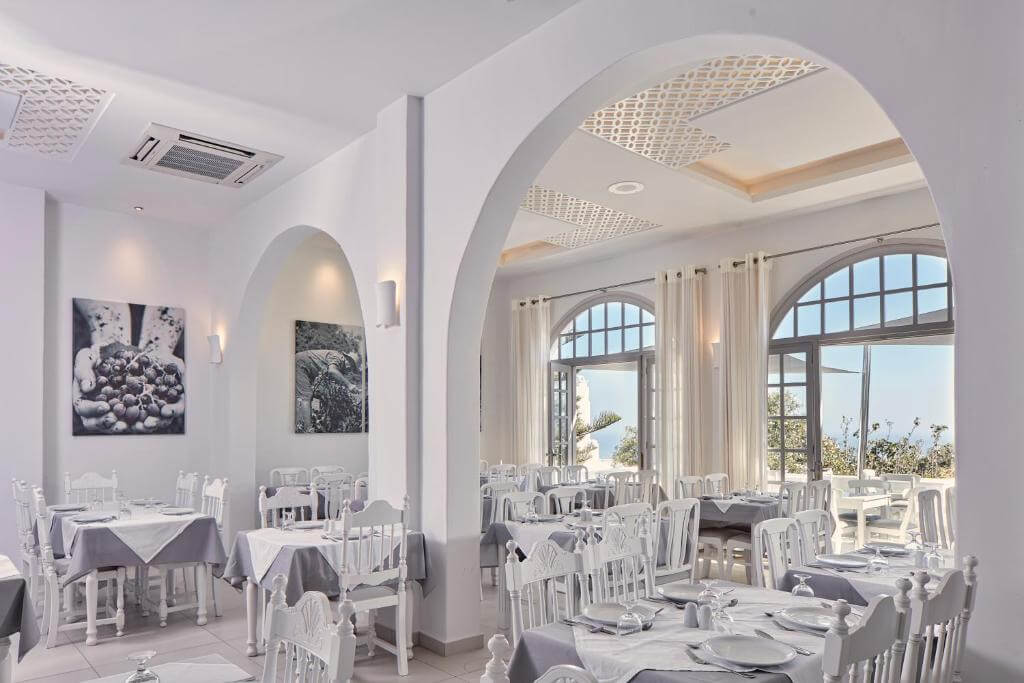 Santorini Palace 3.jpg