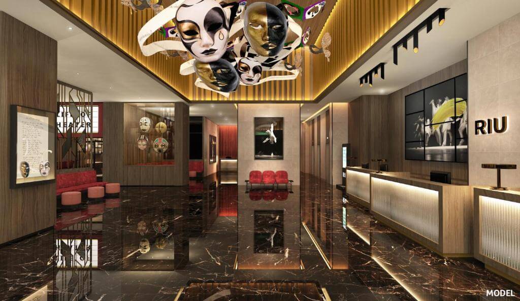 Riu Plaza 4.jpg