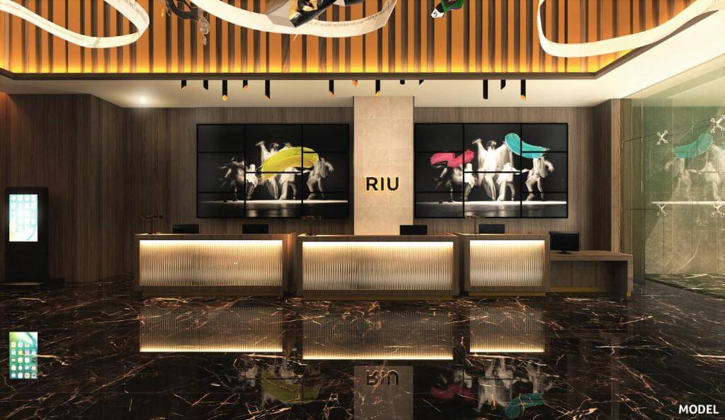 Riu Plaza 2.jpg