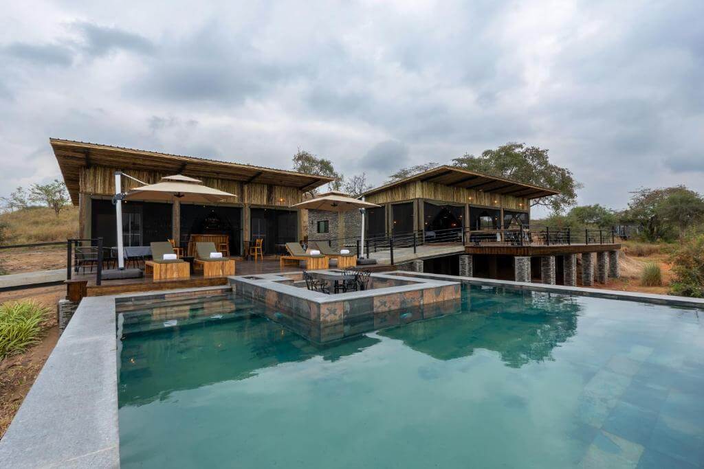 Tarangire elephan spring 2.jpg