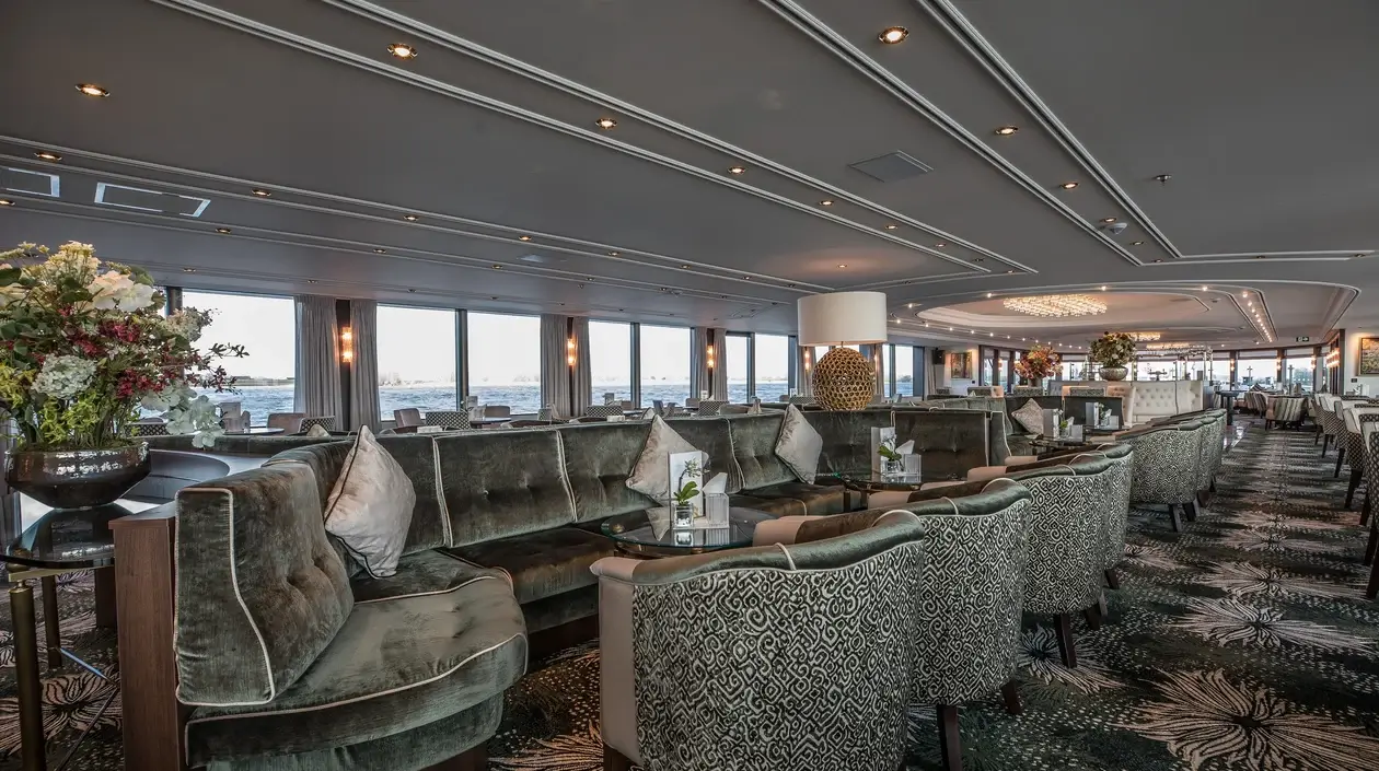 Geoffrey Chaucer Lounge (2).webp