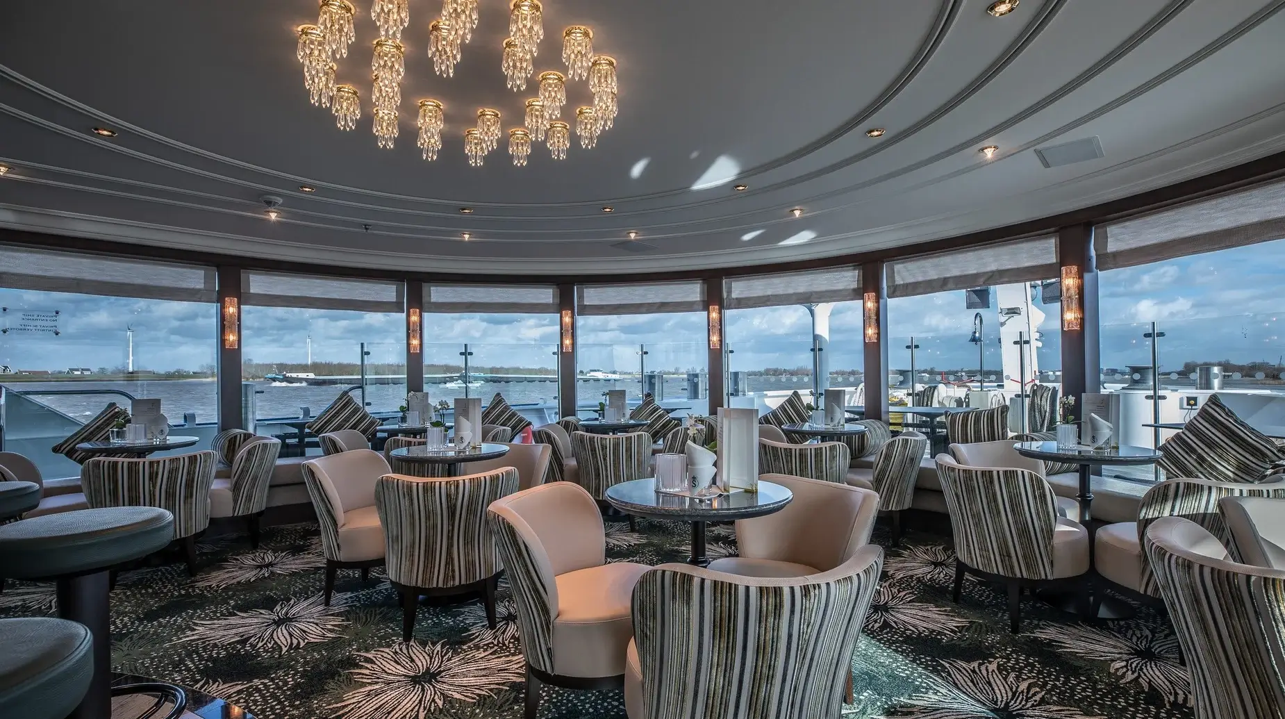 Geoffrey Chaucer Lounge (5).webp