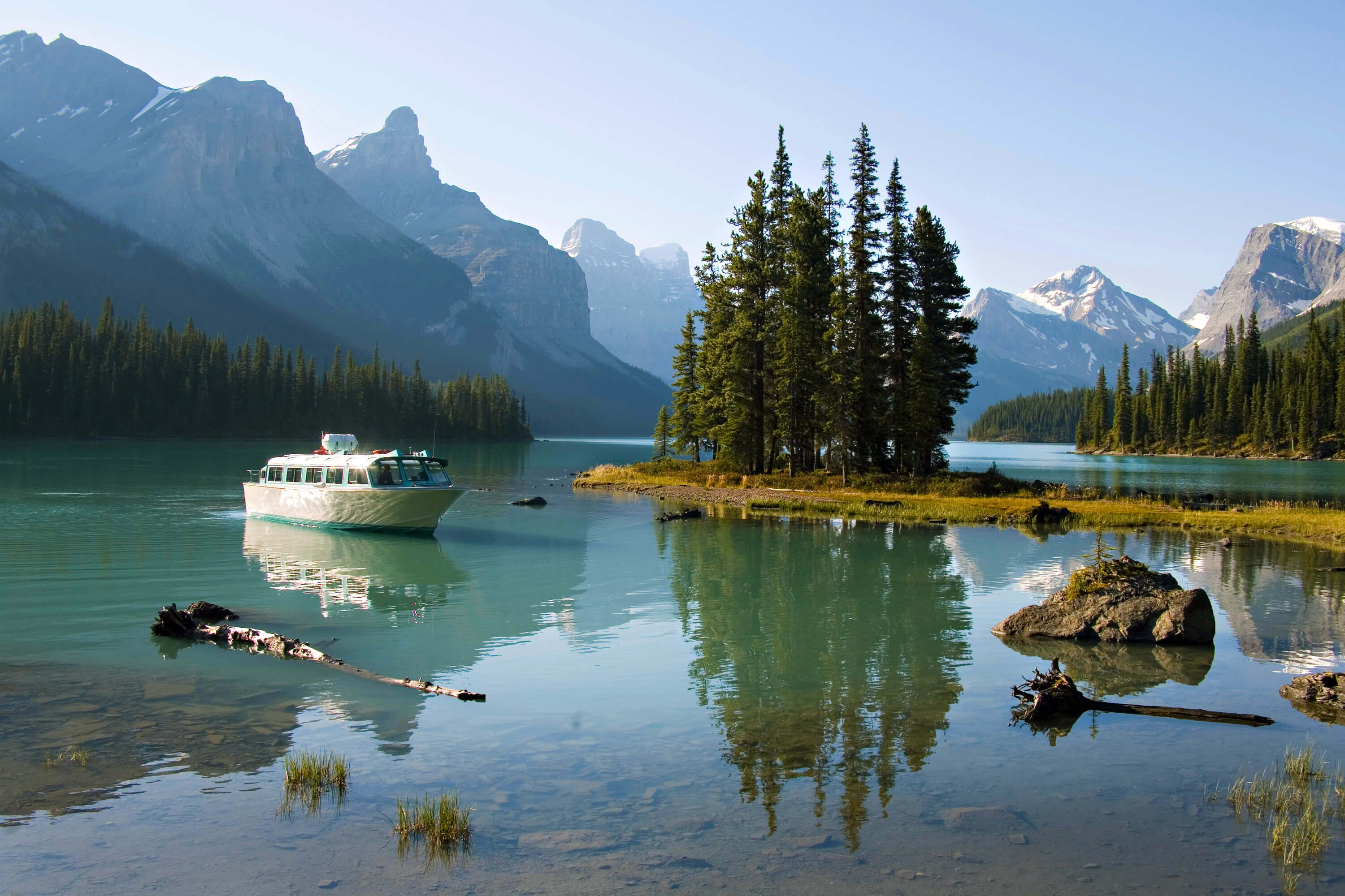 Maligne-Lake-Boat-Cruise.jpg