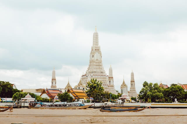 Bangkok palace from river.jpg