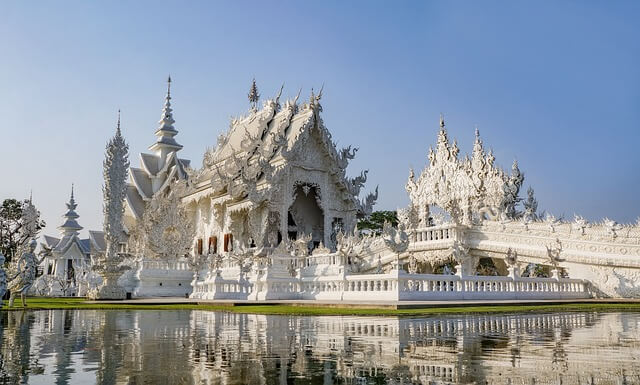 White temple chiang mai.jpg