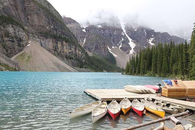 Lake Louise moraine lake.jpg