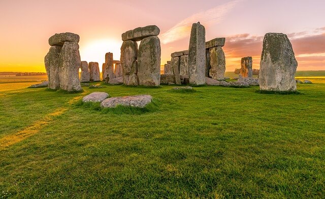 stonehenge.jpg