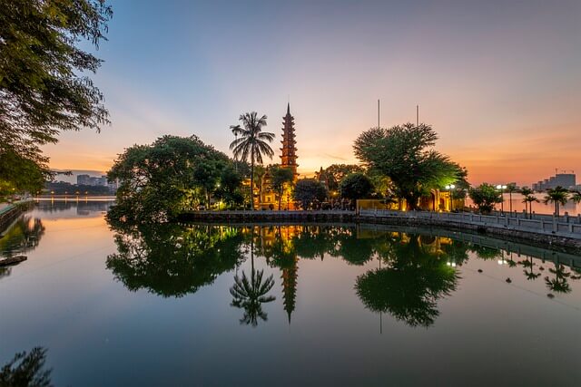 hanoi pagoda 1.jpg