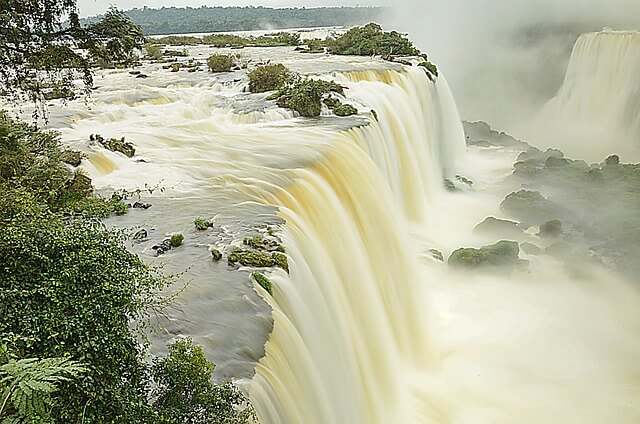 Iguazu falls.jpg