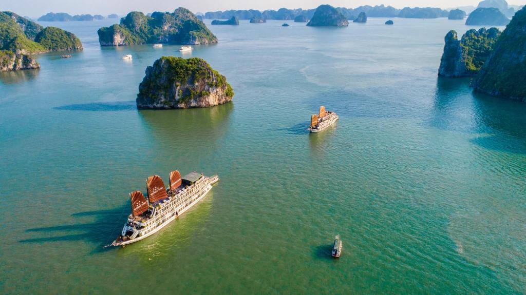 Halong bay cruise.jpg