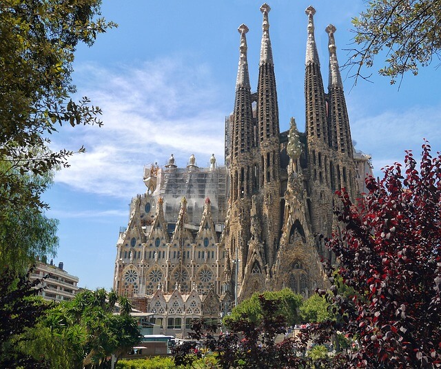 sagrada-familia-552084_640 (1).jpg