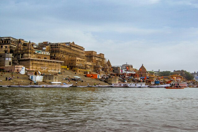 Varanasi Ghats.jpg