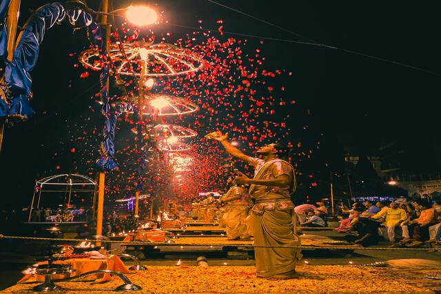 Varanasi Ganga Aaarti.jpg