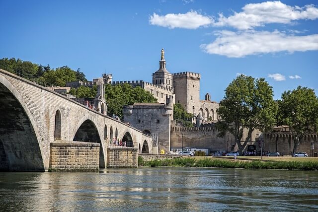 Avignon bridge.jpg
