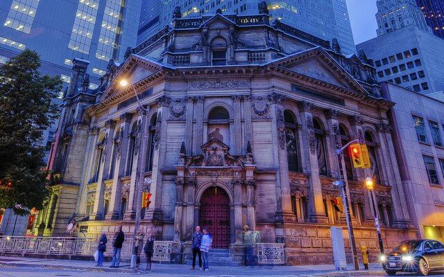 Hockey-Hall-of-Fame-exterior-entrance-night_Attractions_Image-small.jpg