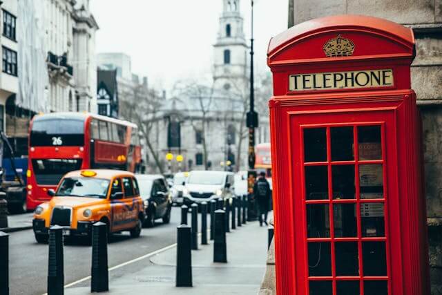 London red telephone booth.jpg