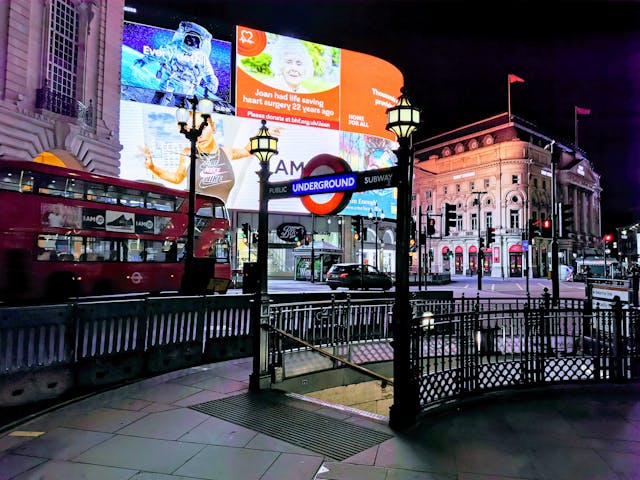 London Piccadily.jpg