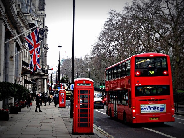 london phonebooth and bus.jpg