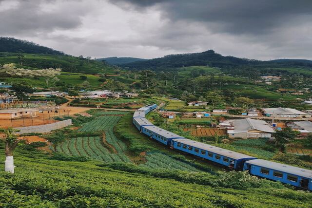 Nanuoya, scenic Train view Sri Lanka.jpg
