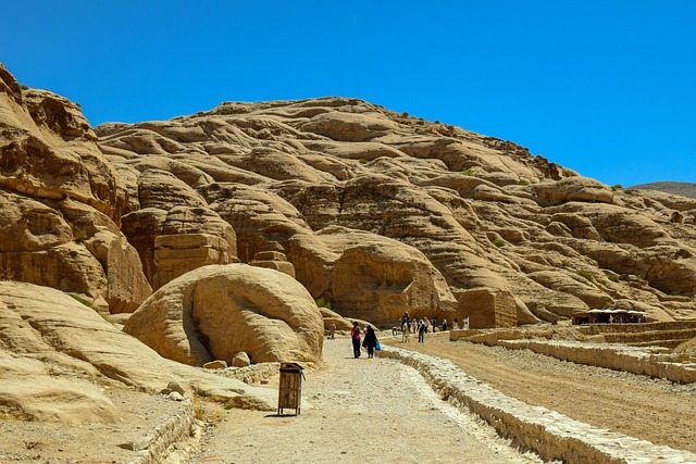 al-siq-canyon-4386841_640.jpg