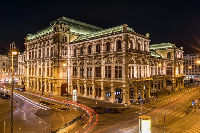 Vienna state opera, Night,.jpg