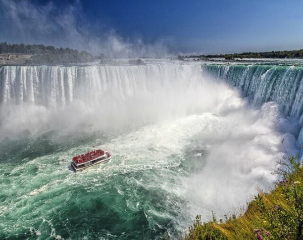 Grand Canadian Journey: Exploring Eastern & Western Canada